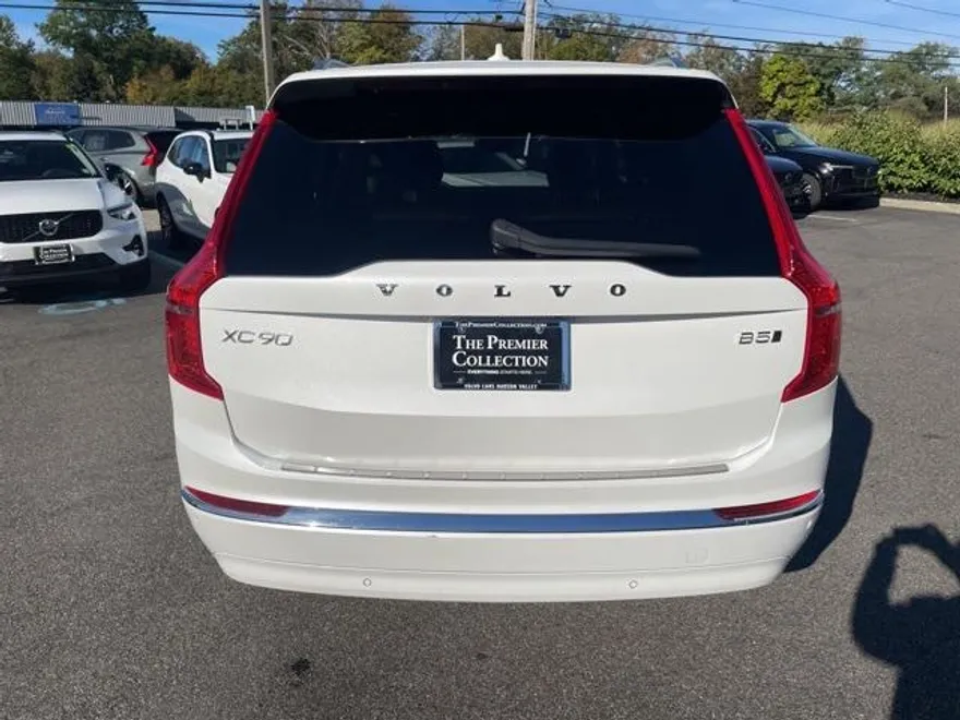 2024 Volvo XC90 B5 Plus photo 1