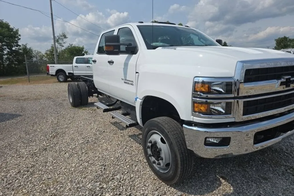 2025 Chevrolet Silverado 5500HD Work Truck photo 1