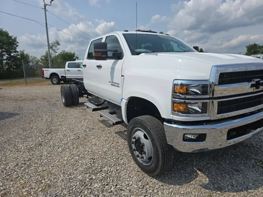 2025 Chevrolet Silverado 5500HD Work Truck photo 1
