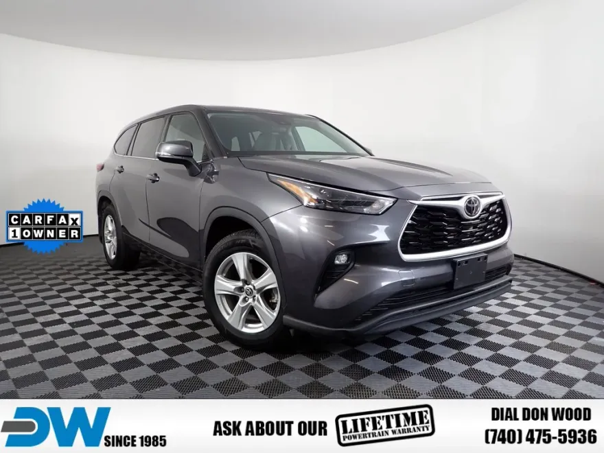 2022 Toyota Highlander LE photo 1