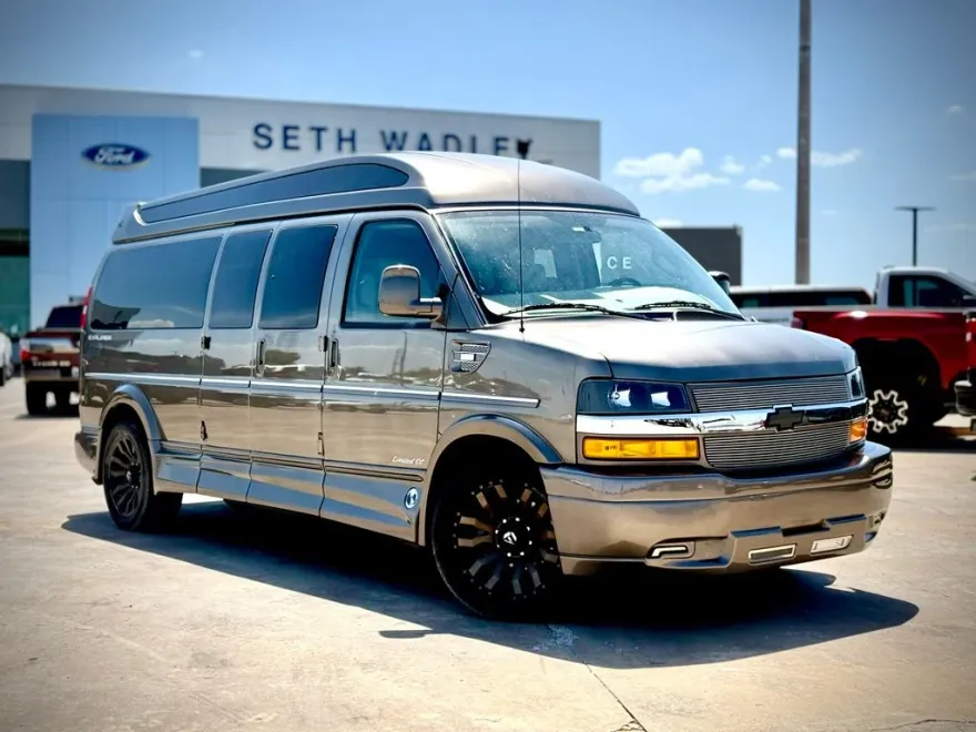 2023 Chevrolet Express 2500 Cargo Van photo 1