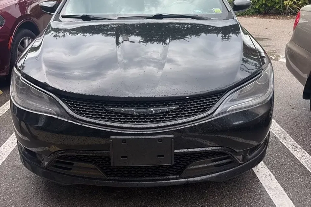 2015 Chrysler 200 S photo 1