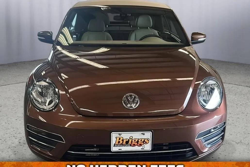 2017 Volkswagen Beetle Convertible 1.8T SE photo 1