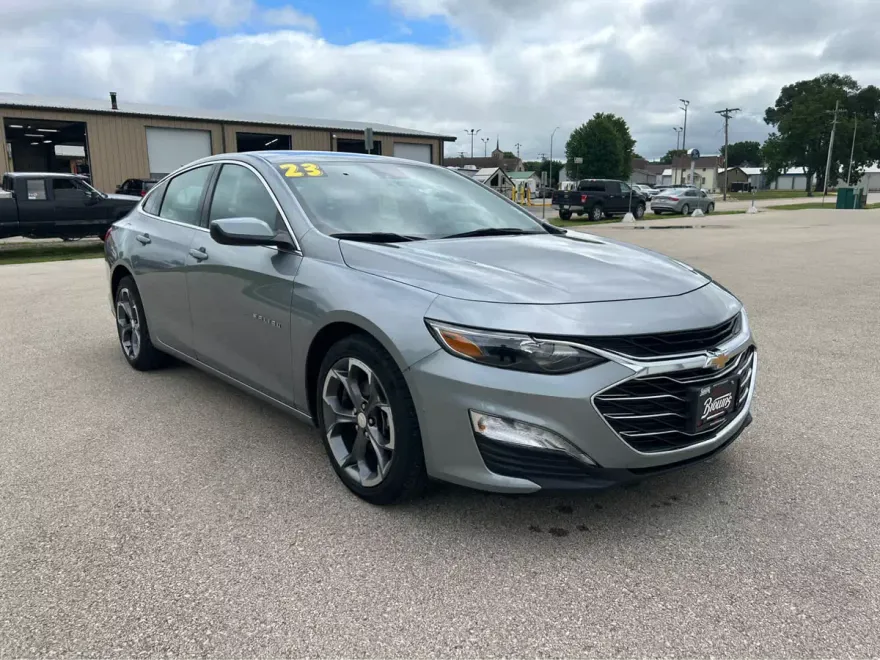 2023 Chevrolet Malibu 1LT photo 1