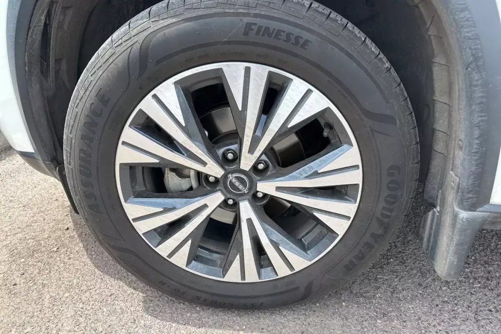 2022 Nissan Rogue SV photo 1