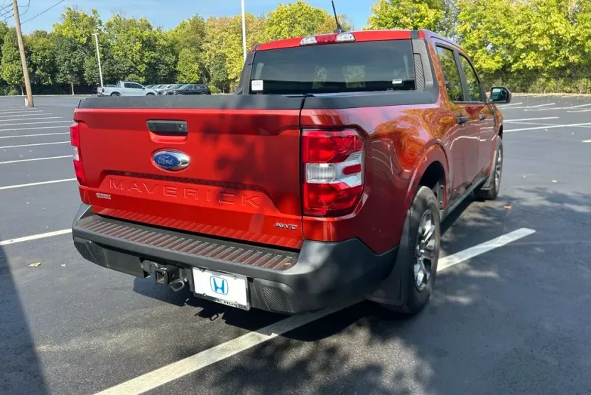 2022 Ford Maverick XLT photo 1