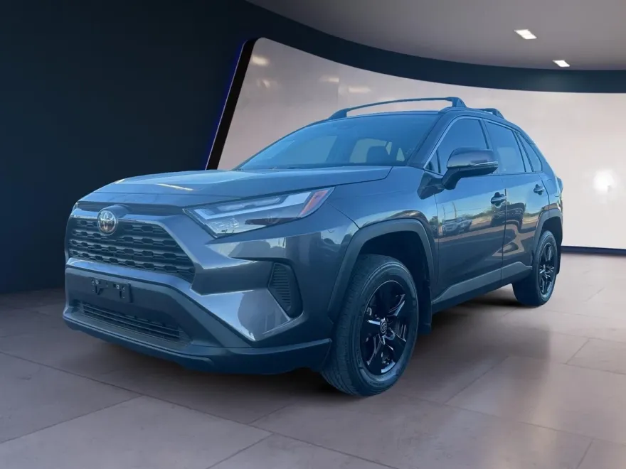 2022 Toyota RAV4 XLE photo 1