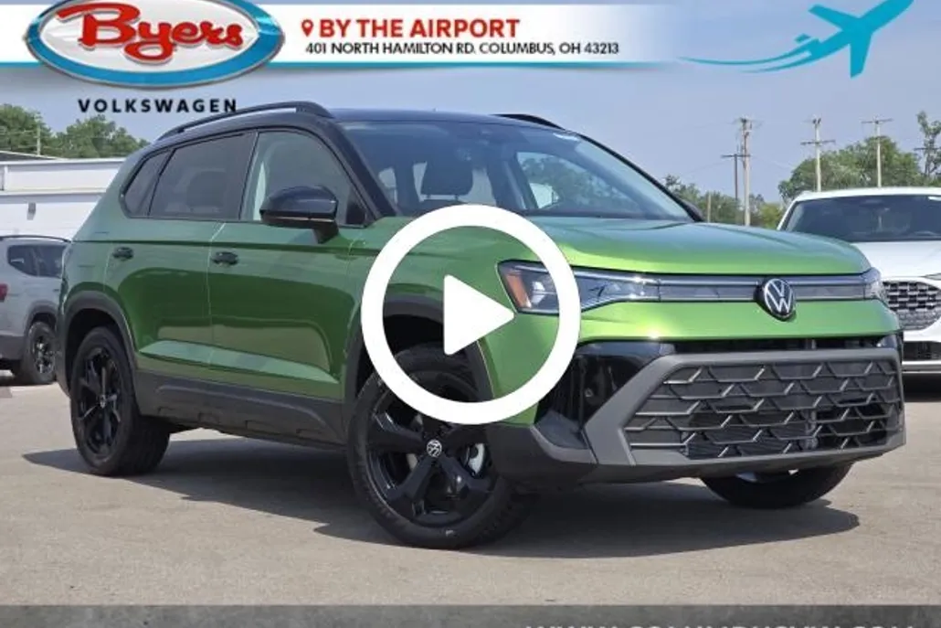 2025 Volkswagen Taos SE photo 1