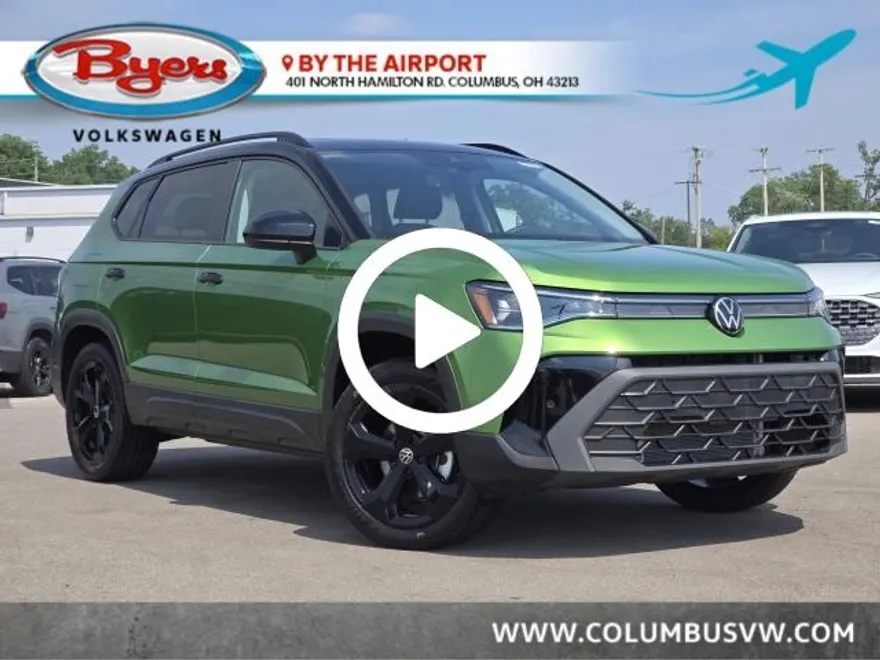 2025 Volkswagen Taos SE photo 1