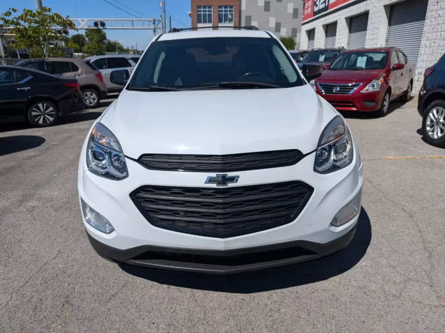 2017 Chevrolet Equinox LT photo 1