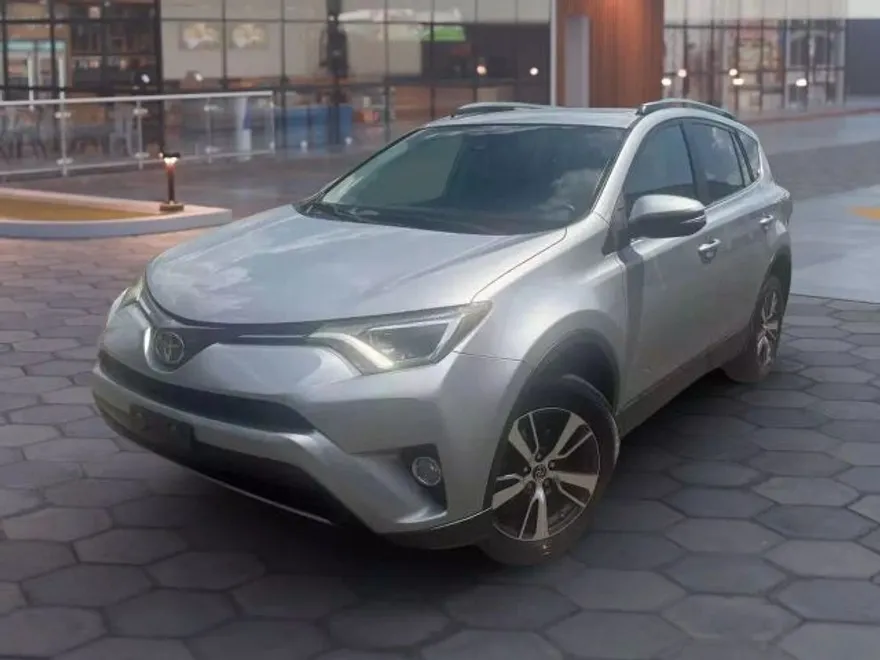 2017 Toyota RAV4 XLE Sport photo 1