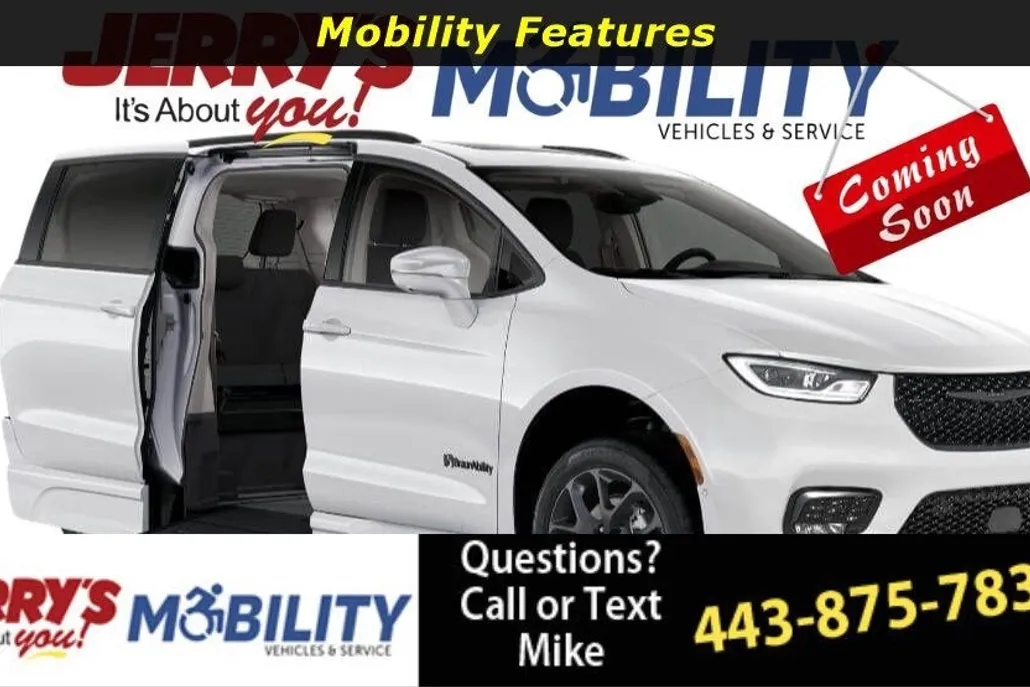 2024 Chrysler Pacifica Touring L photo 1