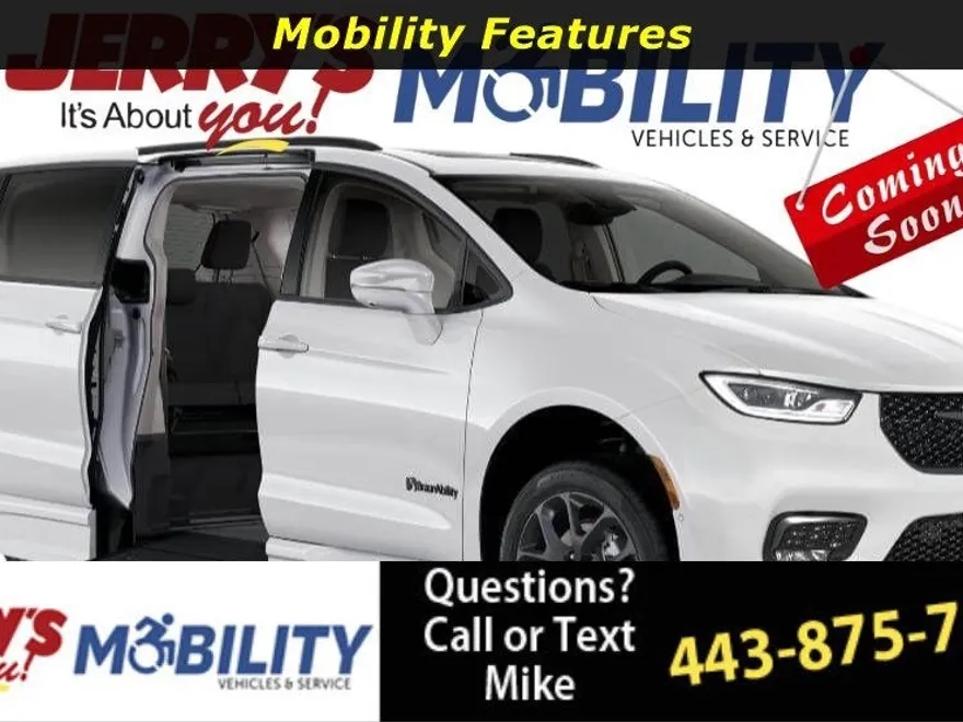 2024 Chrysler Pacifica Touring L photo 1