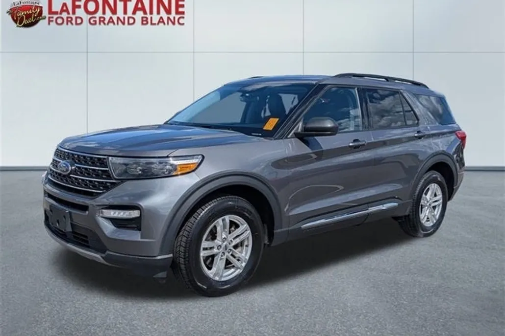 2023 Ford Explorer XLT photo 1