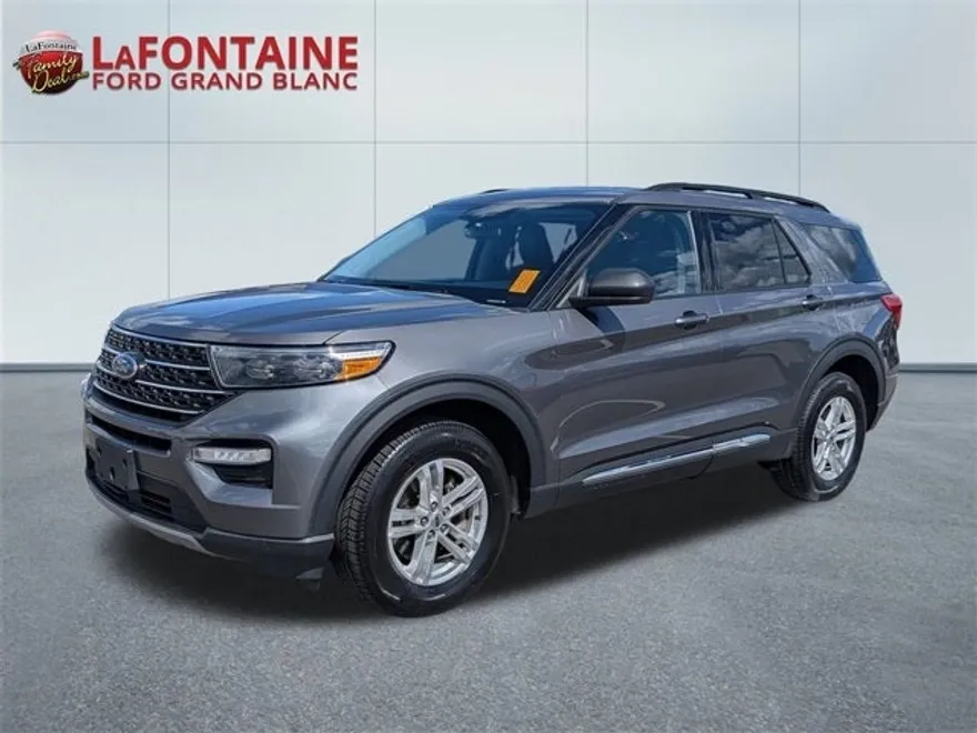 2023 Ford Explorer XLT photo 1