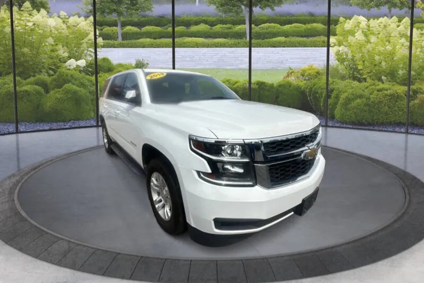 2019 Chevrolet Tahoe LT photo 1