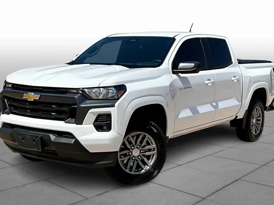 2024 Chevrolet Colorado LT photo 1