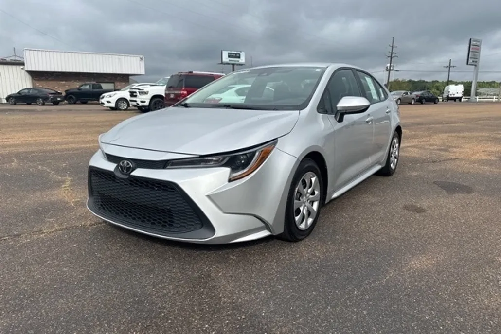 2022 Toyota Corolla LE photo 1