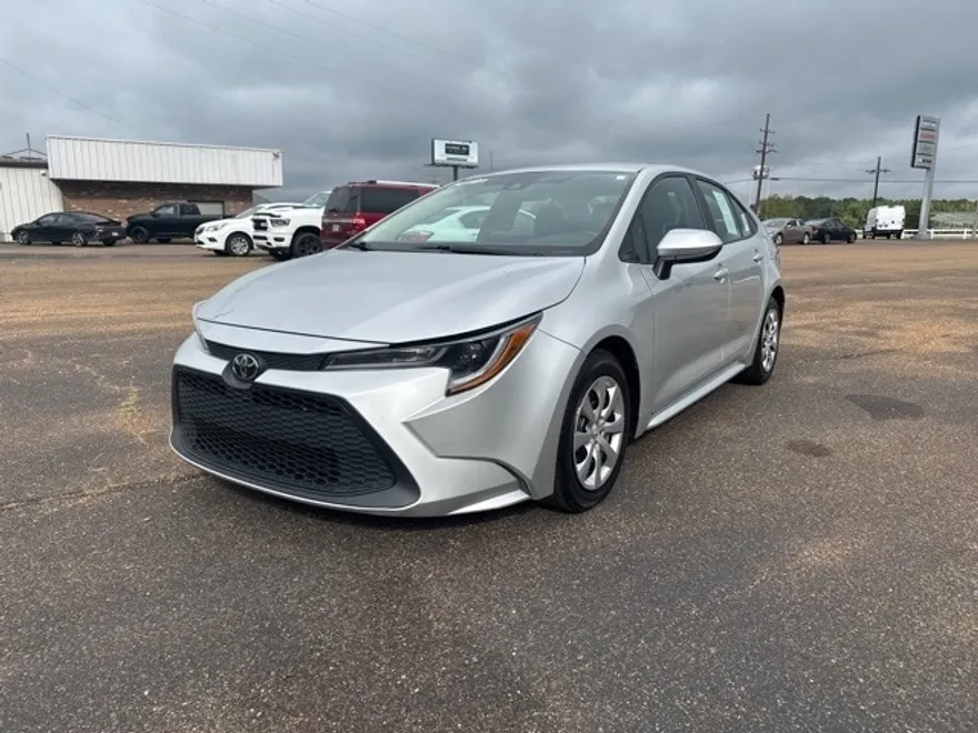2022 Toyota Corolla LE photo 1
