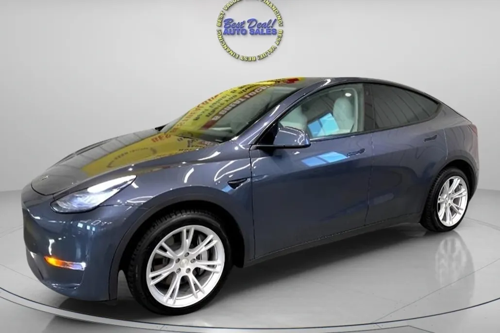 2023 Tesla Model Y Long Range photo 1