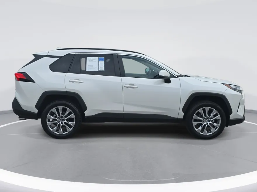 2022 Toyota RAV4 XLE Premium photo 1