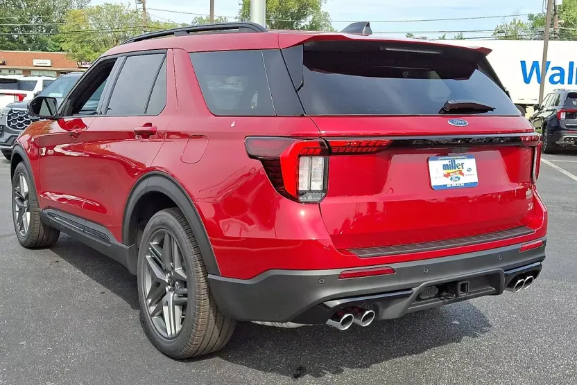 2025 Ford Explorer ST photo 1