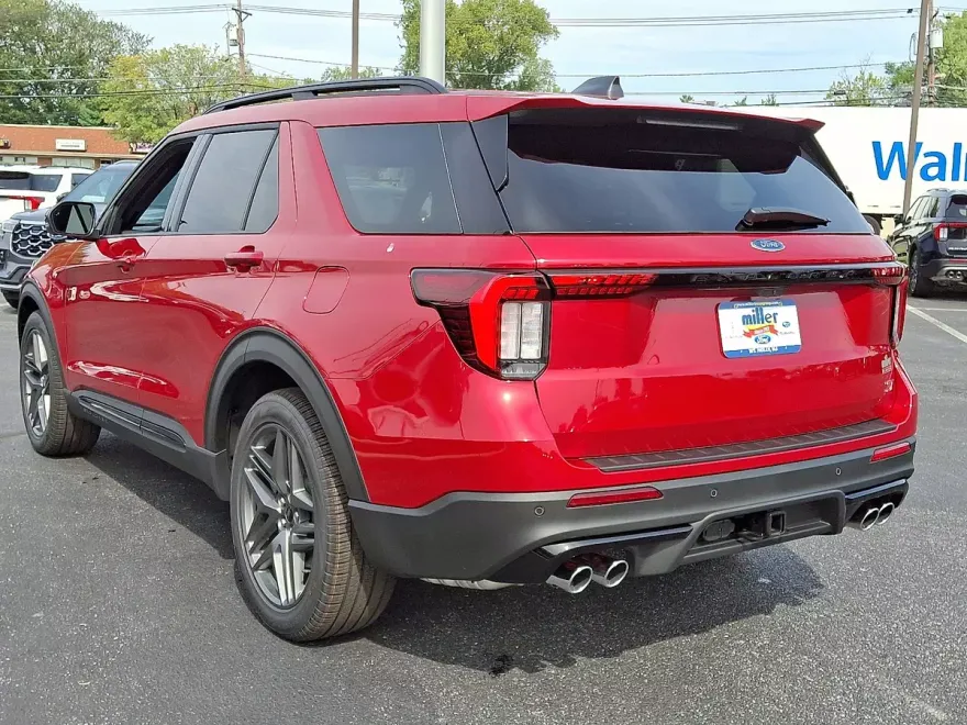 2025 Ford Explorer ST photo 1