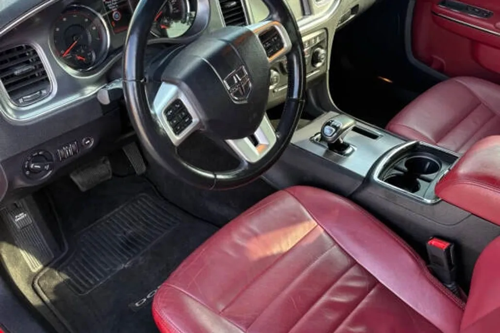 2014 Dodge Charger SXT photo 1
