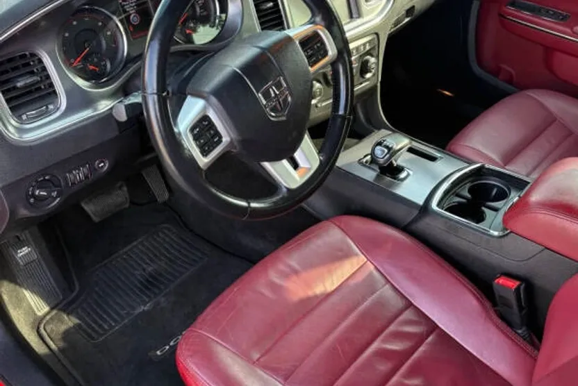 2014 Dodge Charger SXT photo 1