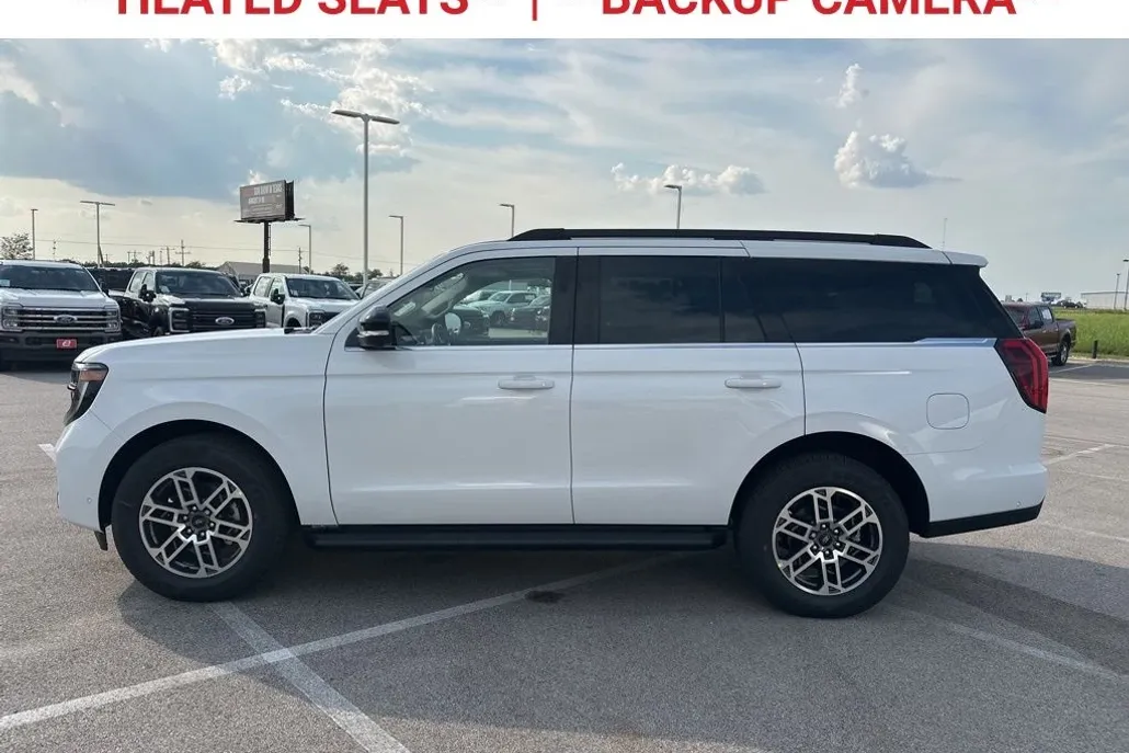 2025 Ford Expedition photo 1
