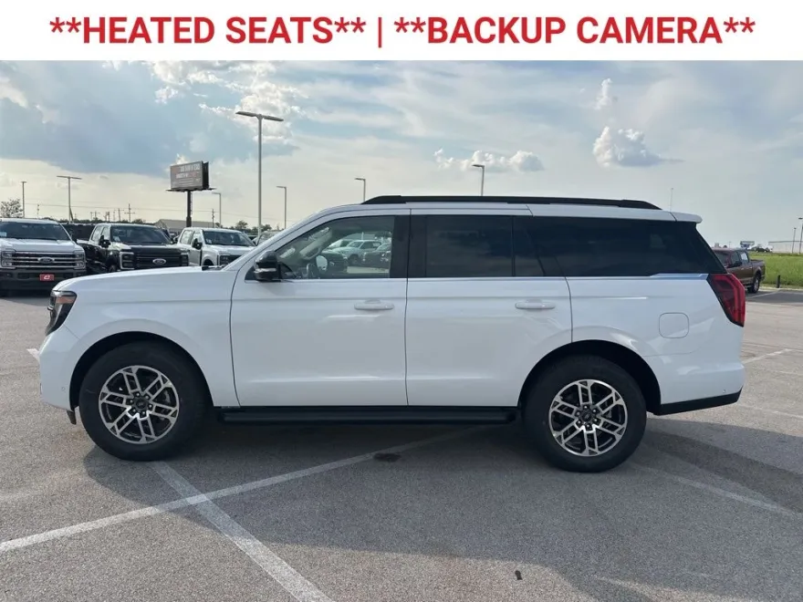 2025 Ford Expedition photo 1