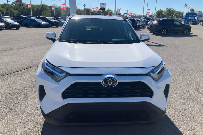 2024 Toyota RAV4 XLE photo 1