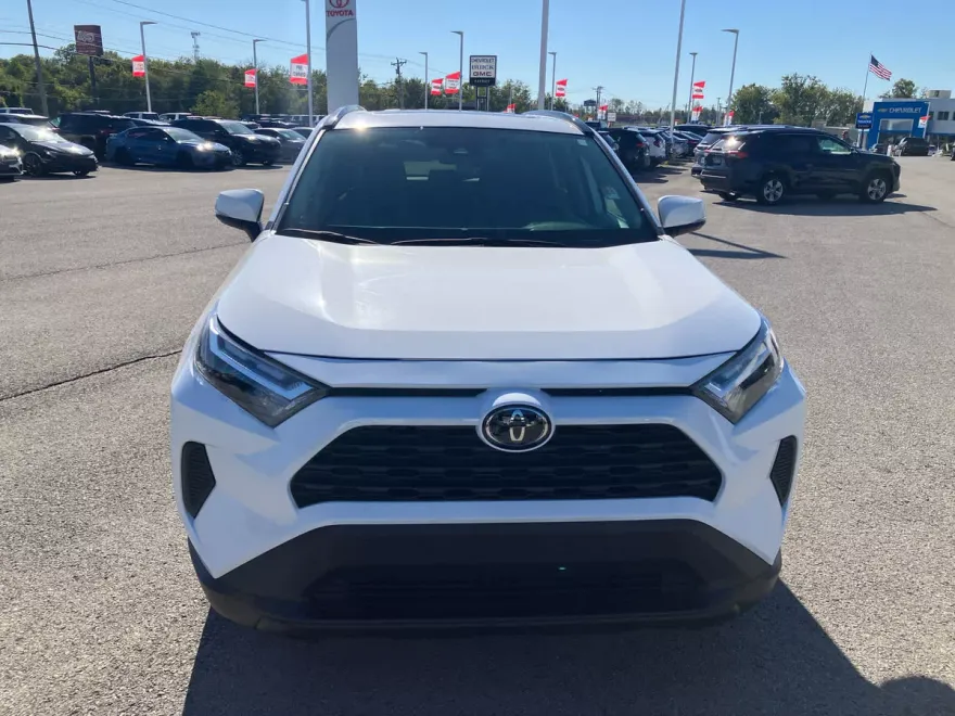 2024 Toyota RAV4 XLE photo 1