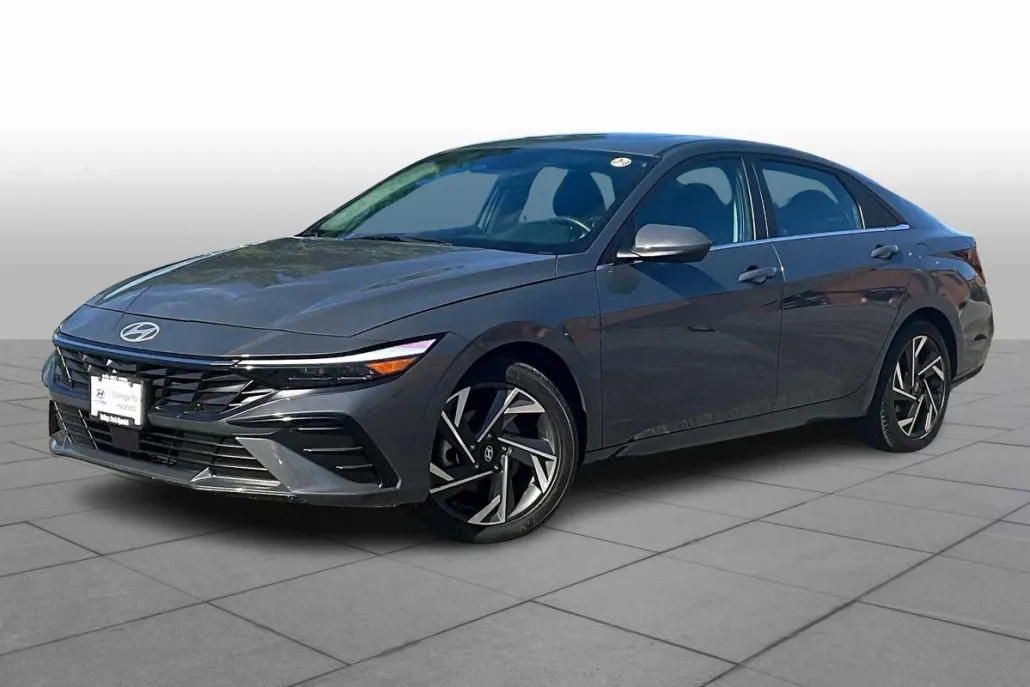 2024 Hyundai Elantra SEL Convenience photo 1