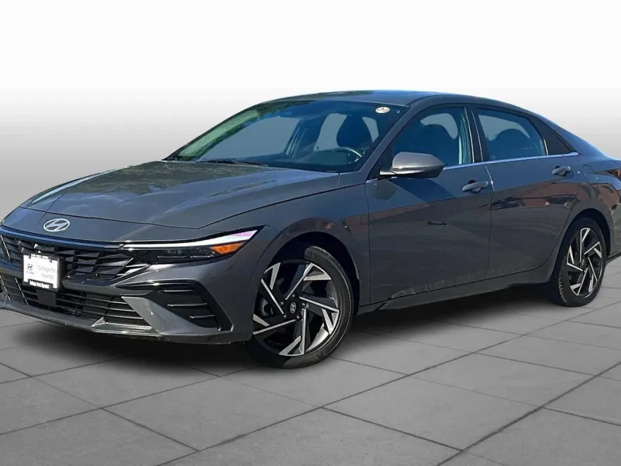 2024 Hyundai Elantra SEL Convenience photo 1