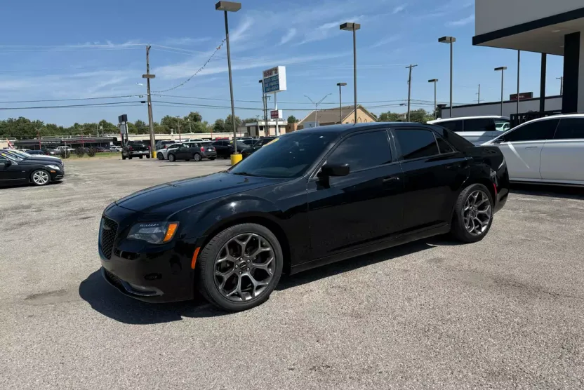 2016 Chrysler 300 S photo 1