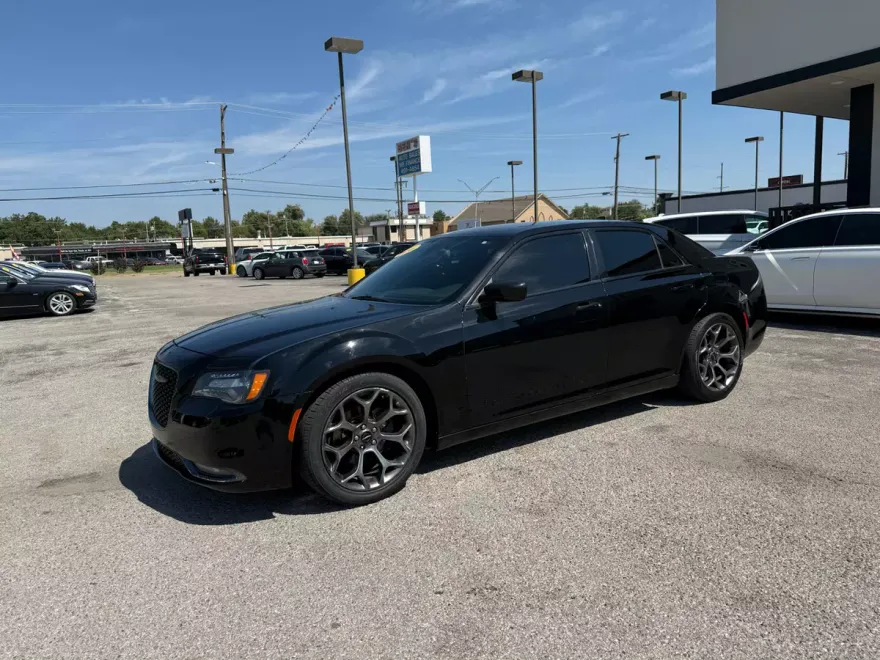 2016 Chrysler 300 S photo 1