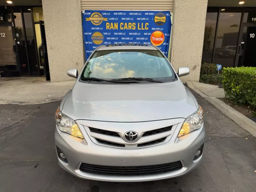 2012 Toyota Corolla LE photo 1