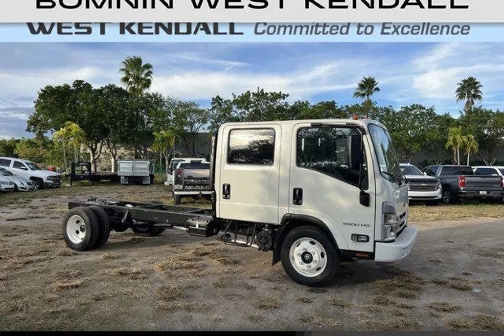 2024 Chevrolet Silverado photo 1