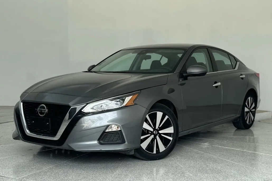2022 Nissan Altima 2.5 SV photo 1