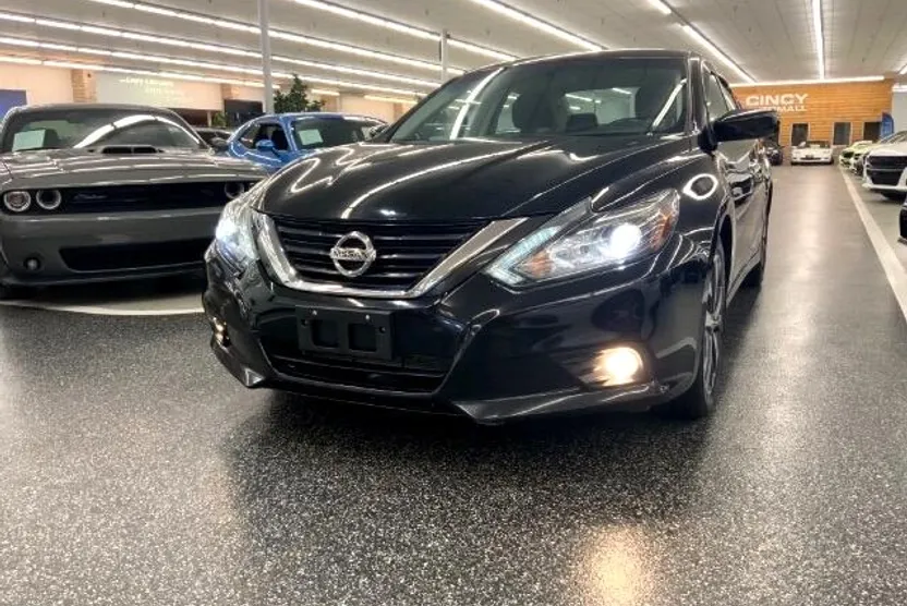 2016 Nissan Altima 3.5 SR photo 1