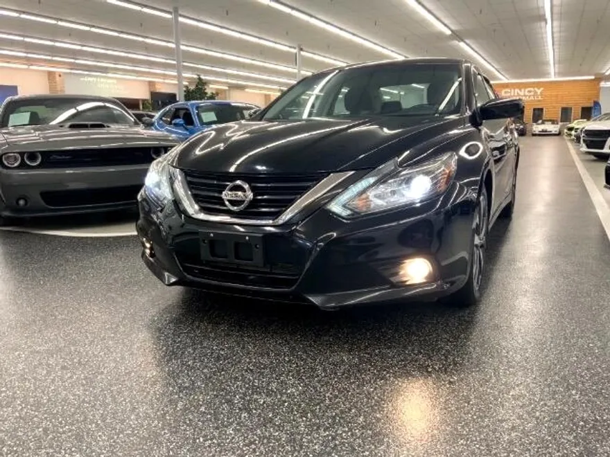 2016 Nissan Altima 3.5 SR photo 1
