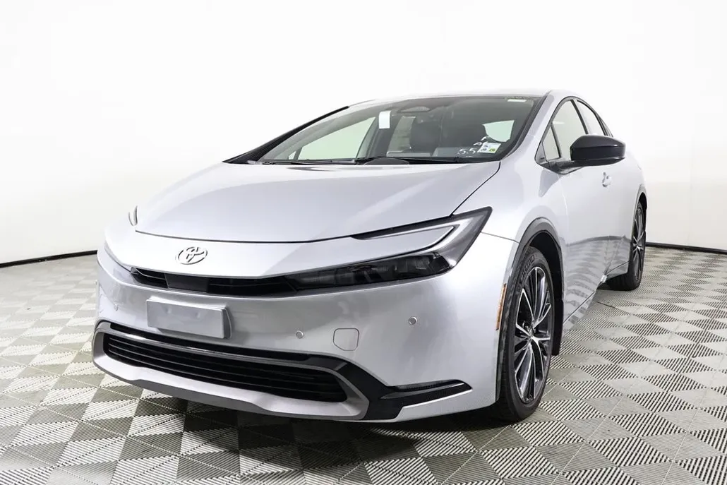 2026 Toyota Prius XLE photo 1