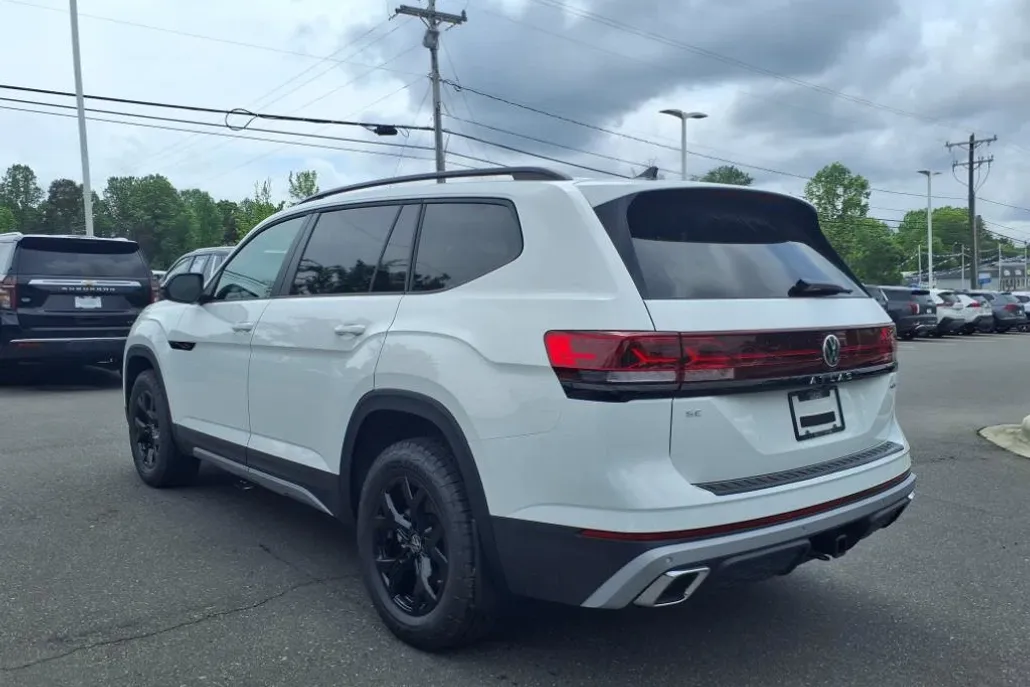 2025 Volkswagen Atlas Peak Edition SE photo 1