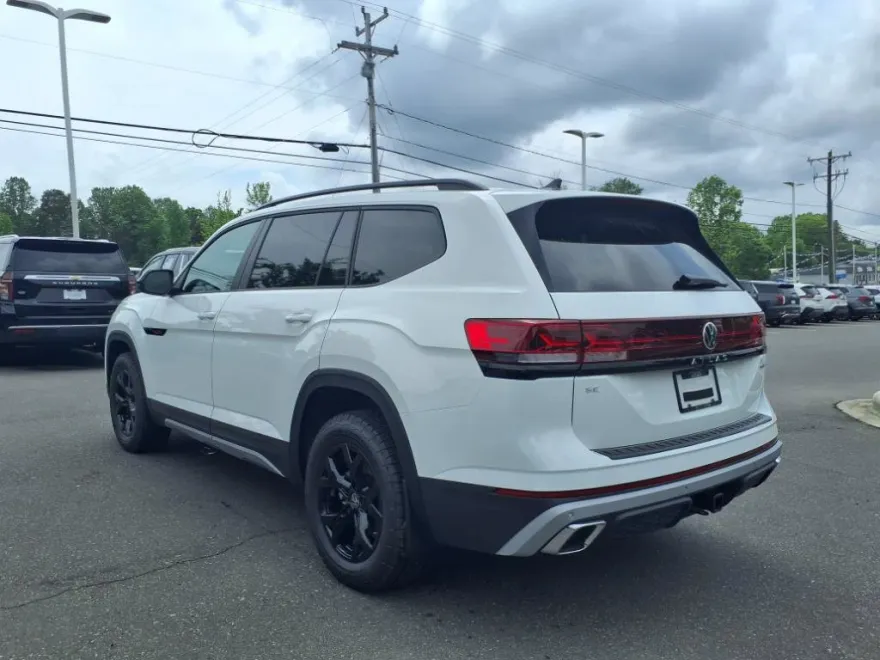 2025 Volkswagen Atlas Peak Edition SE photo 1