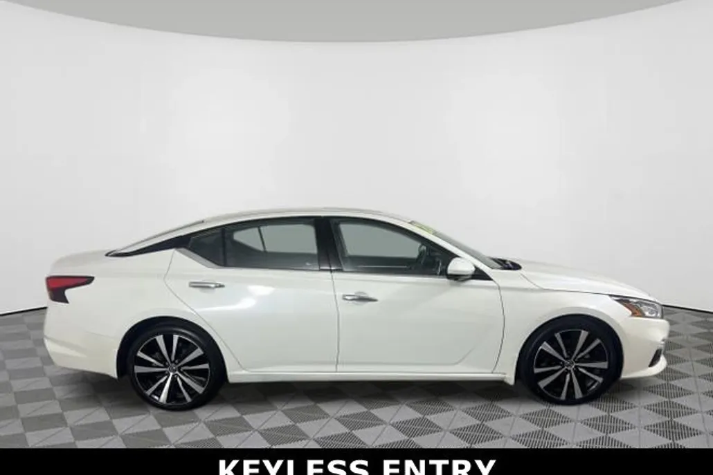 2020 Nissan Altima 2.5 Platinum photo 1