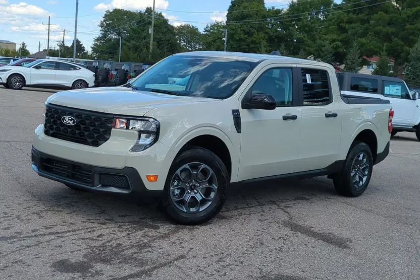 2025 Ford Maverick XLT photo 1