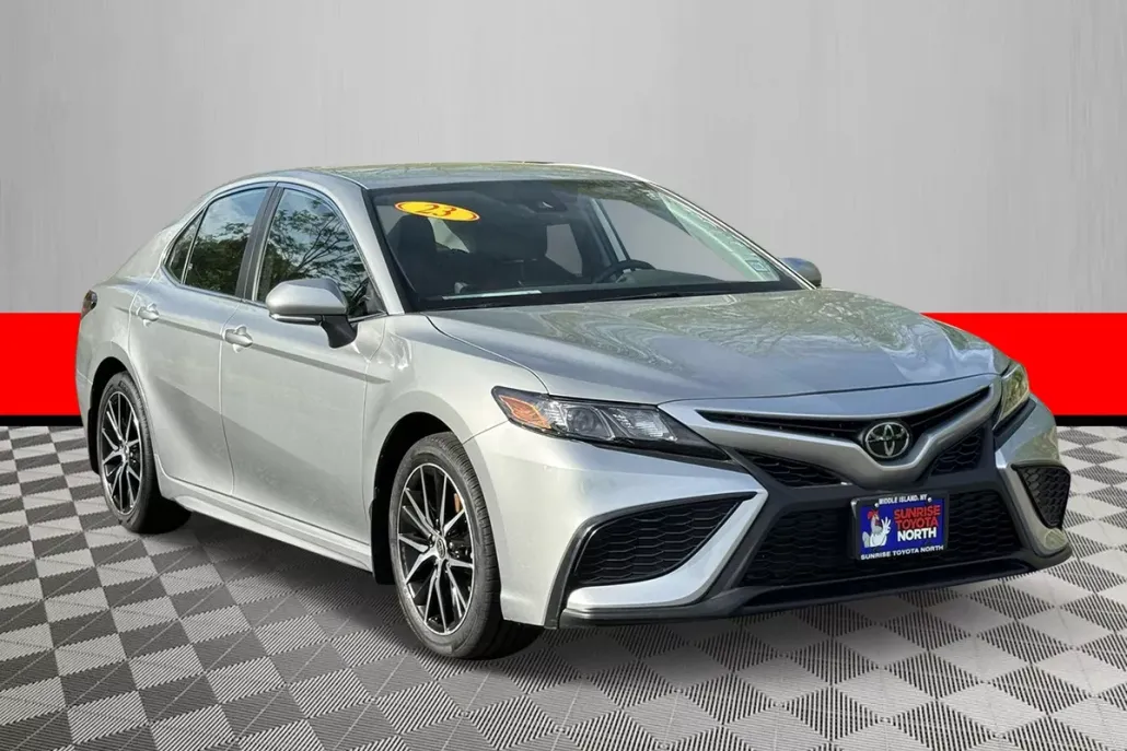 2023 Toyota Camry SE photo 1
