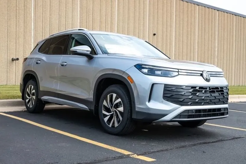 2025 Volkswagen Tiguan S photo 1