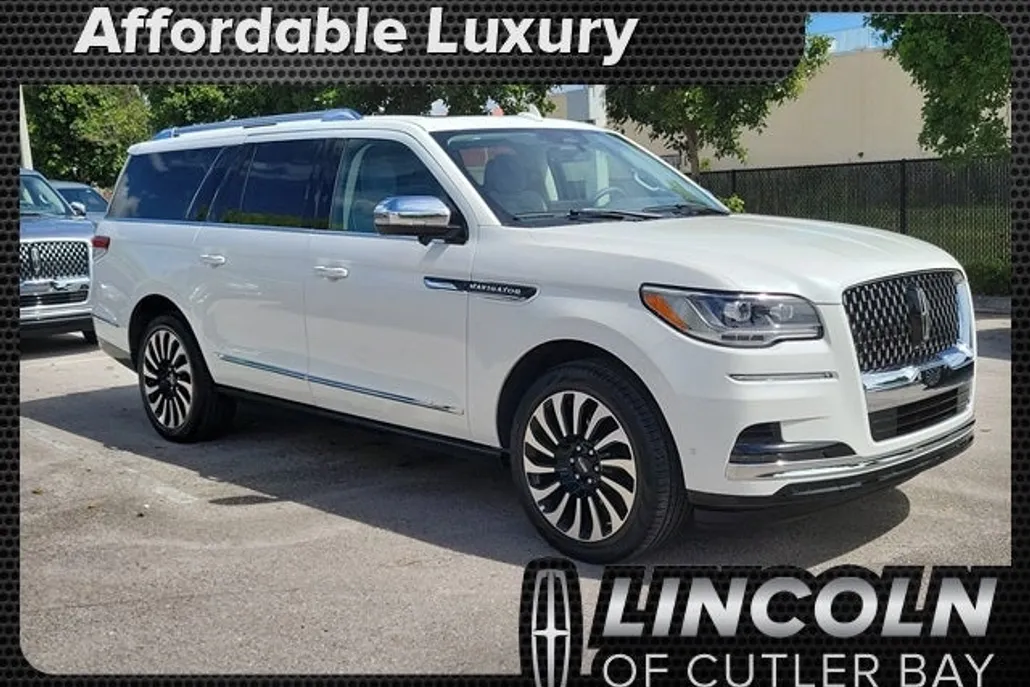 2024 Lincoln Navigator Black Label photo 1